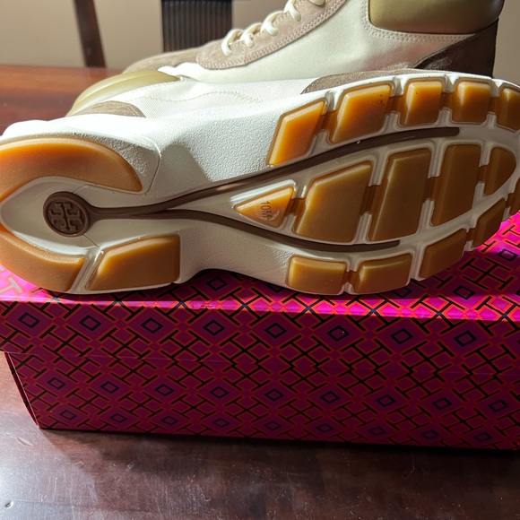 Tory Burch Good Luck Hiker NEW - Picture 9 of 10